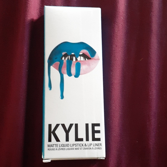 Kylie Lip Kit in the shade: Skylie